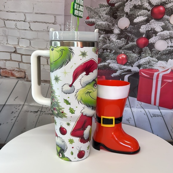 40oz Grinch Tumbler. NWOT - Picture 3 of 8